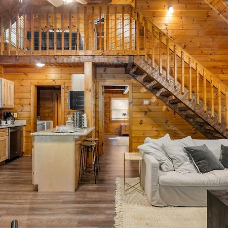 Dudley IV By Avantstay Cosy Cabin W Hot Tub Sweeping Views Pigeon Forge Buitenkant foto