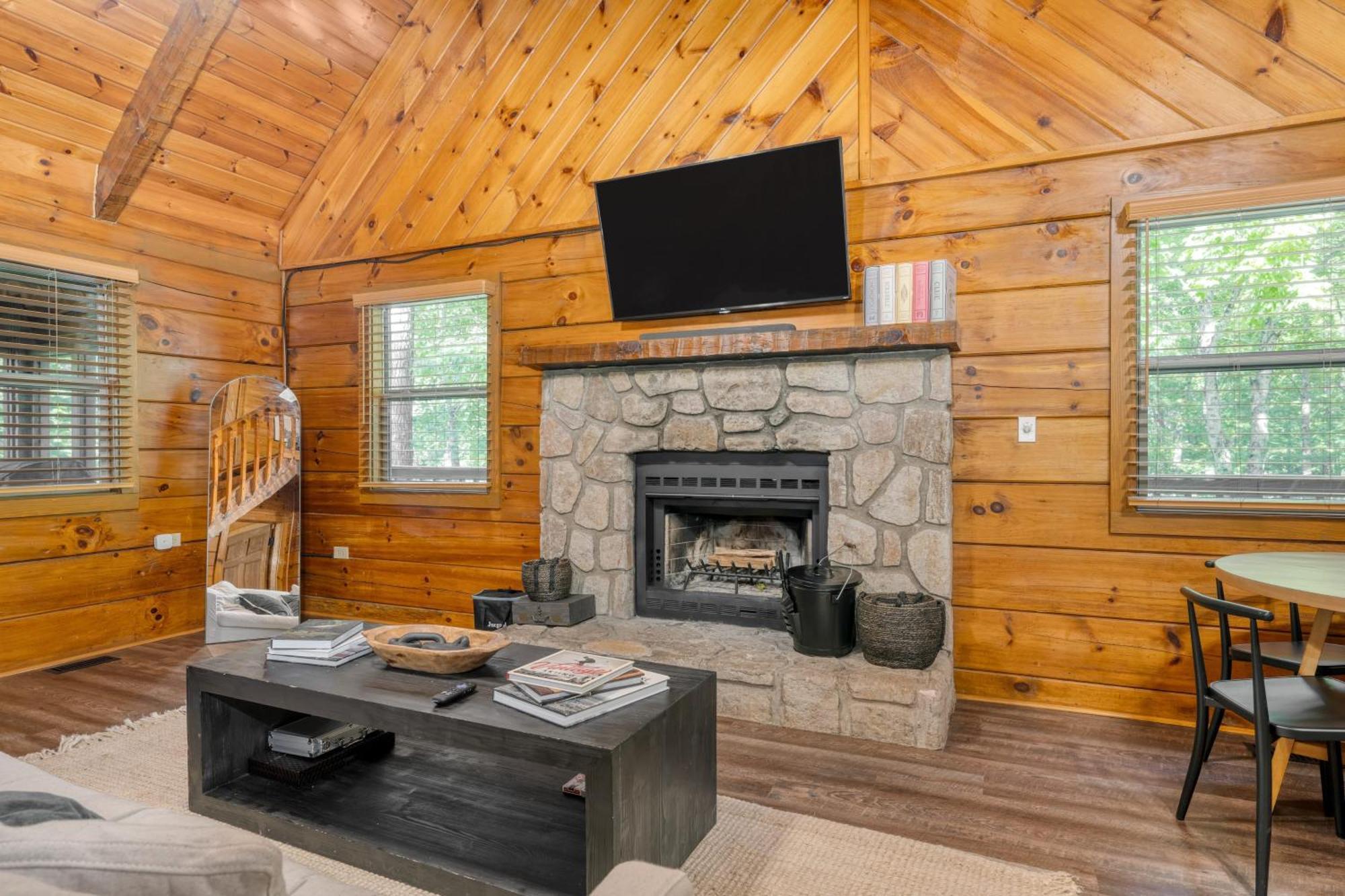 Dudley IV By Avantstay Cosy Cabin W Hot Tub Sweeping Views Pigeon Forge Buitenkant foto